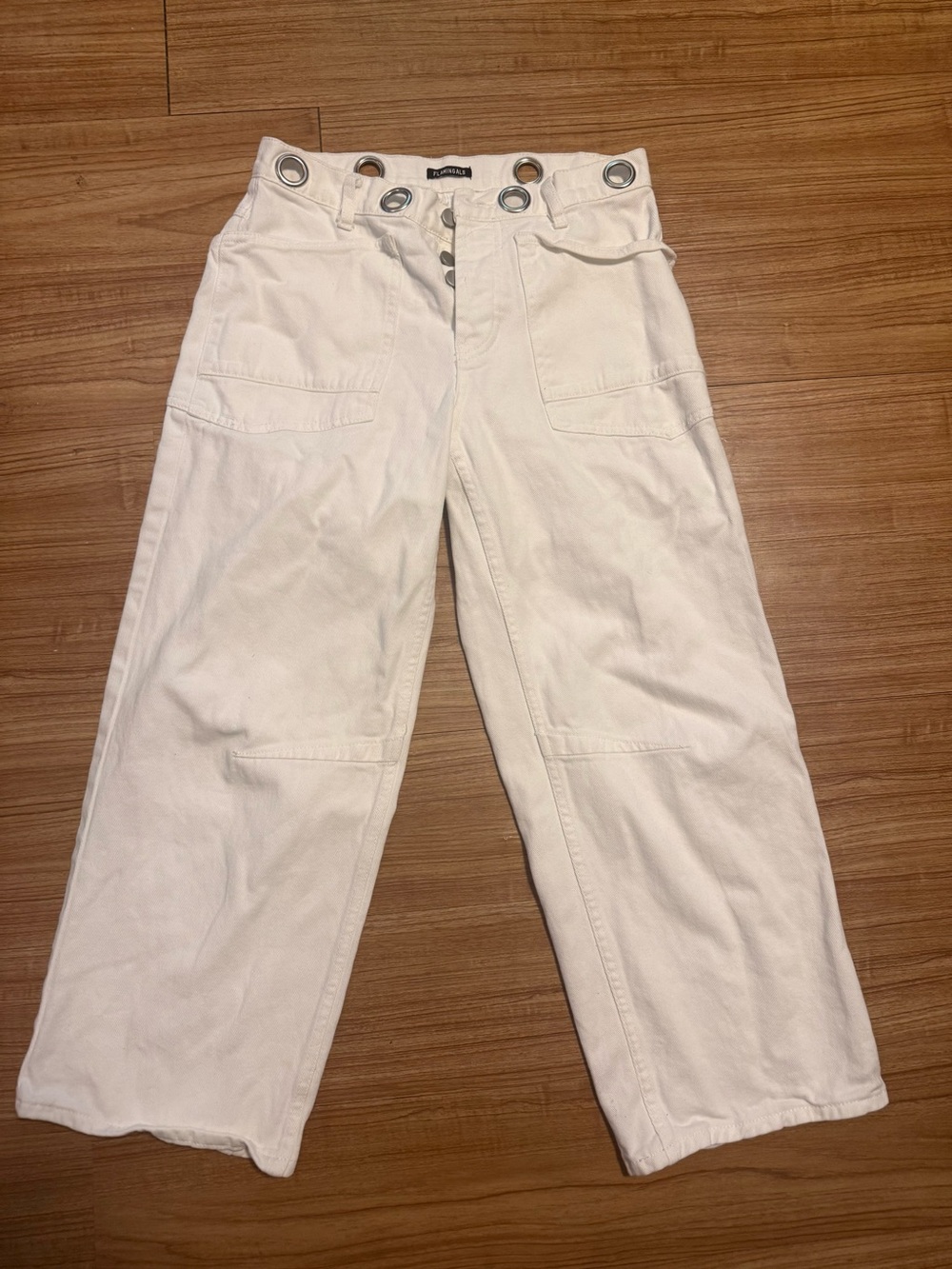 White Cropped Ankle Jeans with Grommet Waist